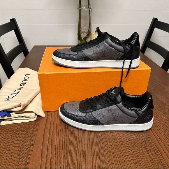 Like new LOUIS VUITTON RIVOLI LOWS - Picture 3 of 9